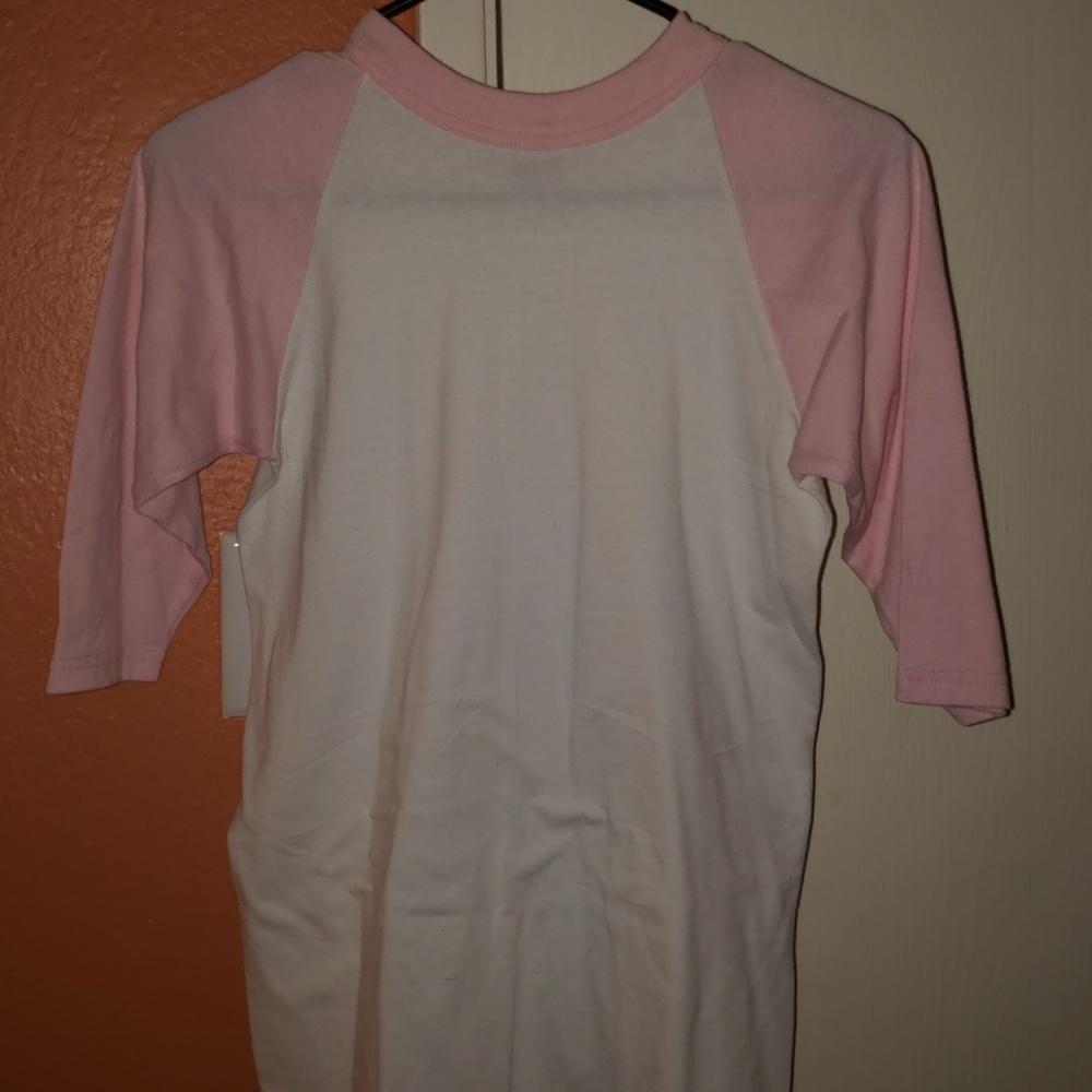Simple softball tee